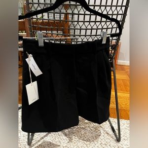 Aritzia wilfred effortless short 5inch, size 6, NWT